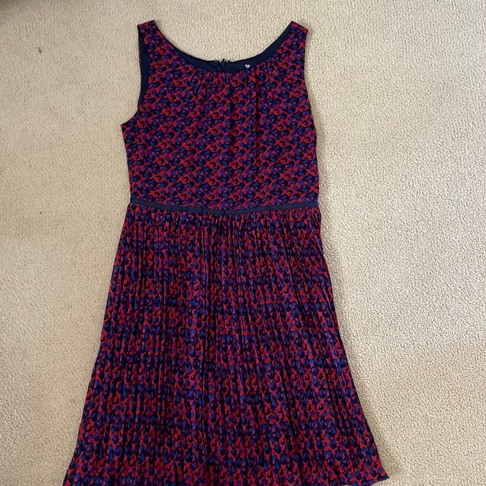 Gap above the knee dress